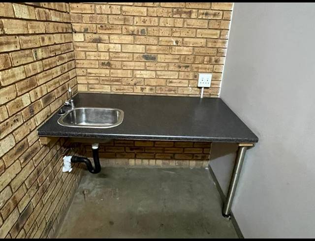 INDUSTRIAL PROPERTY TO RENT IN HENNOPSPARK